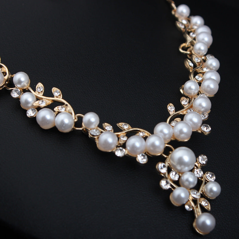 Suite de colliers et boucles d'oreilles en perles de strass simples