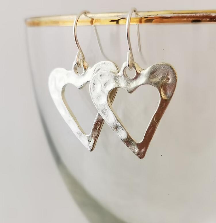 Boucle d'oreille rétro en forme de cœur pour la Saint-Valentin, Station indépendante