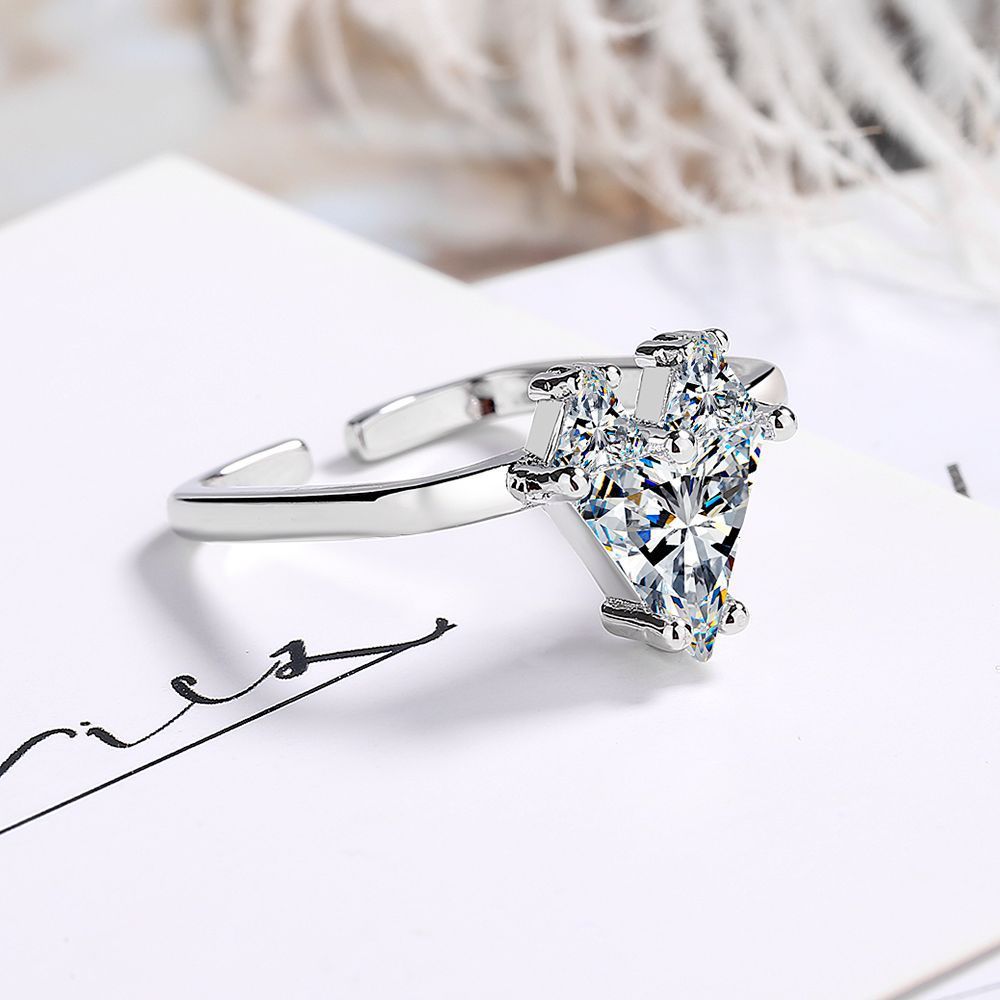 Bague carrée en forme de cœur, élégante et finement incrustée