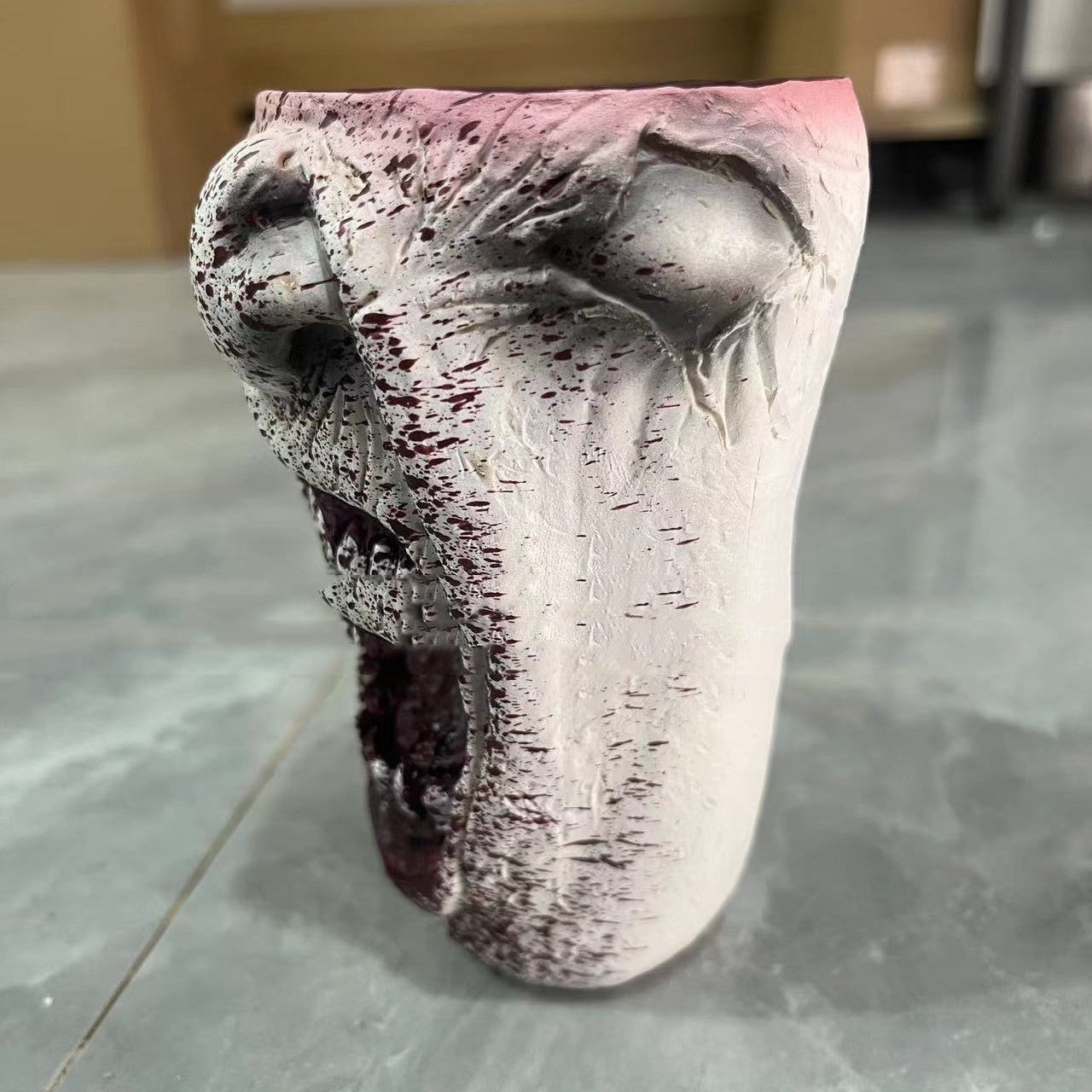 Taza de media cara de vampiro gótico hecha a mano