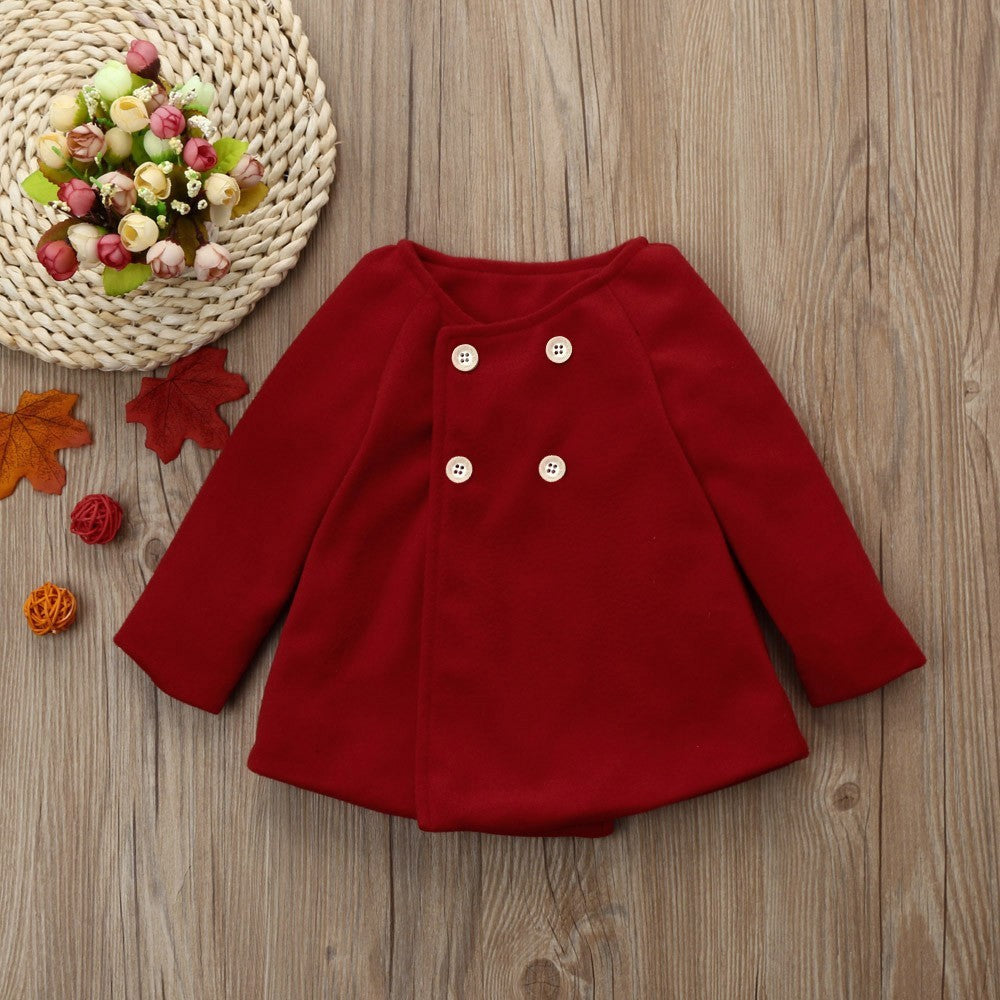 Les enfants portent un trench-coat