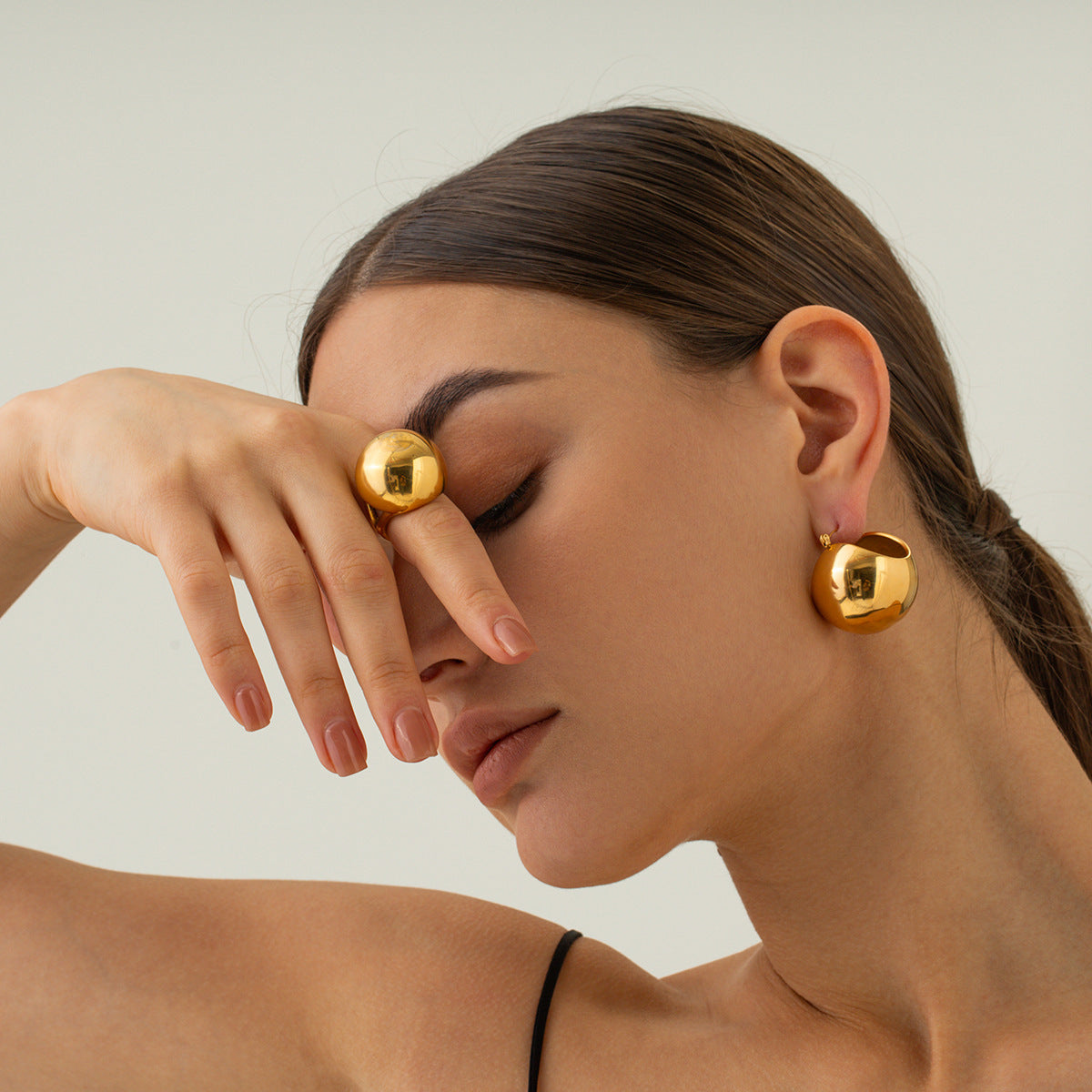 Anneau sphérique potelé en acier inoxydable en acier titane de style froid, or 18 carats