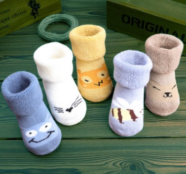 5 pares de calcetines de algodón antideslizantes para bebés, calcetines de muñecos de dibujos animados con campanas, accesorios suaves y bonitos para bebés y niños