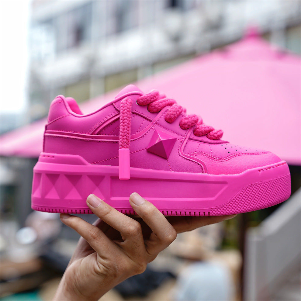 Zapatos casuales de mujer elevados con mesa con remaches de versión alta