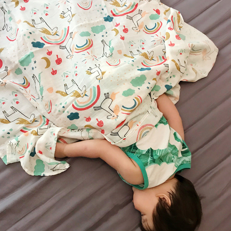 Bébé tenant une couverture serviette double couche fil bambou nouveau-né serviette pour bébé