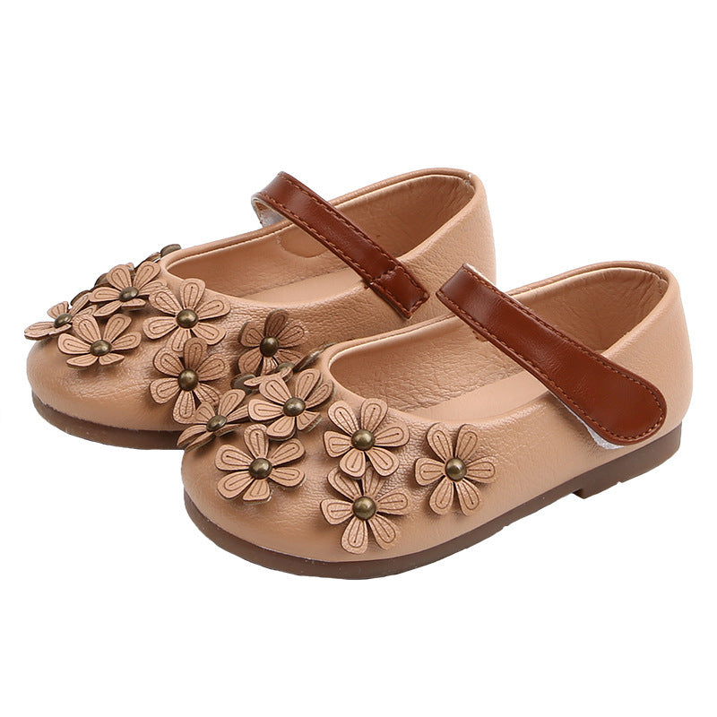 Zapatos pequeños de cuero para niña, bebés femeninos, zapatos individuales con flores, suelas blandas, niñas pequeñas