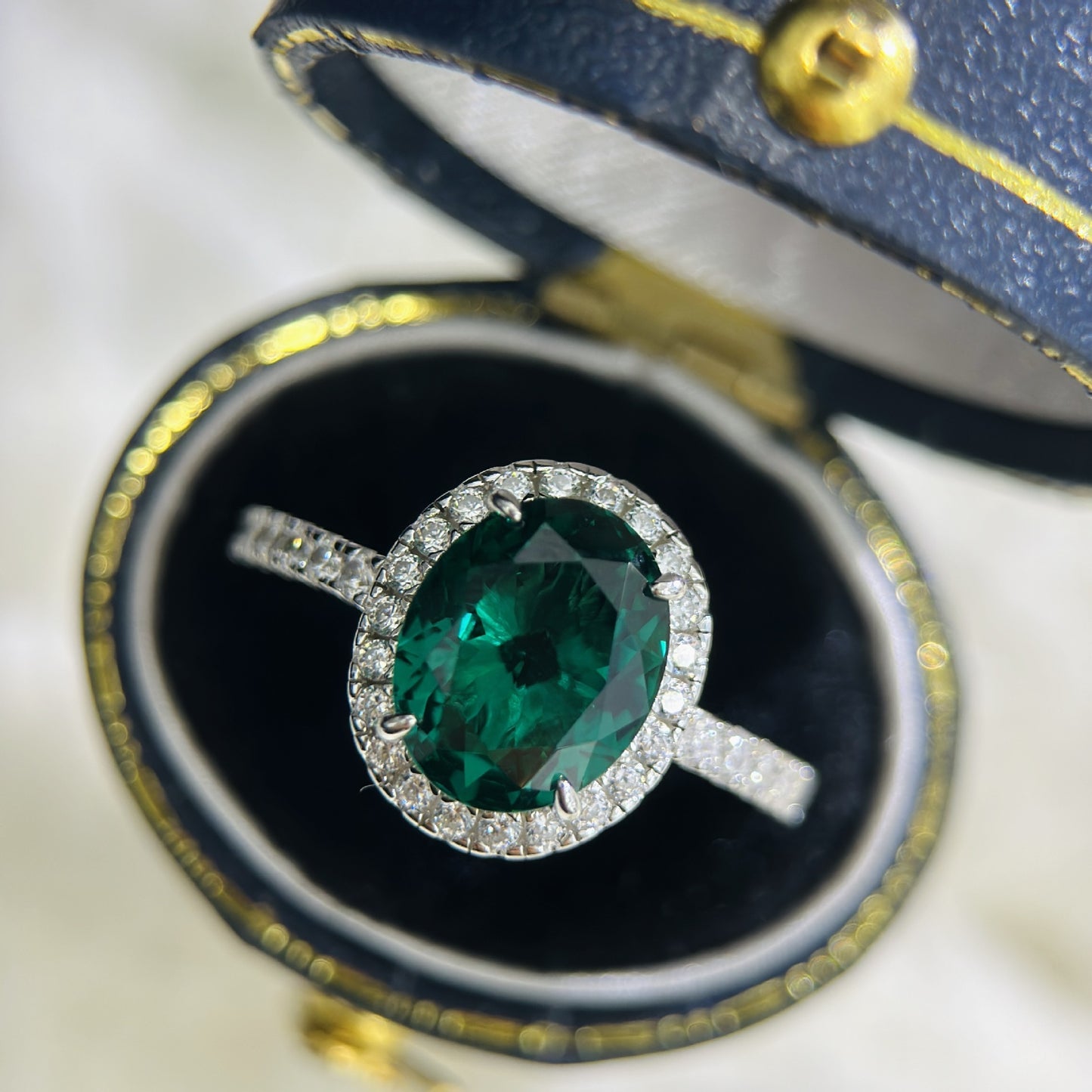 S925 Sterling Silver Big Diamond Oval Diamond Surround Row Diamond Ring 3 Karat