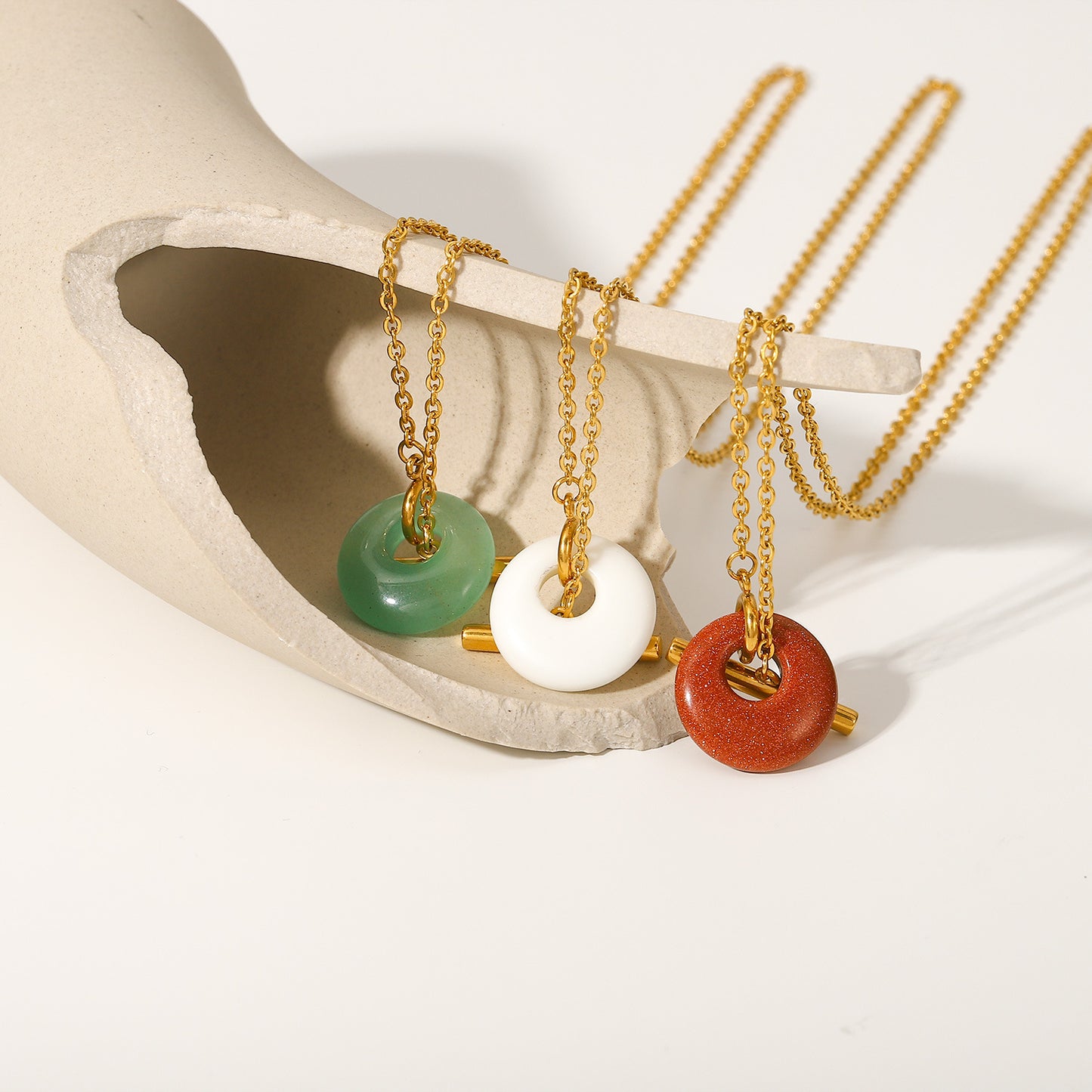 Chaîne de perles boule créative à la mode, pendentif en pierre naturelle, collier en acier inoxydable en or 18 carats pour femmes