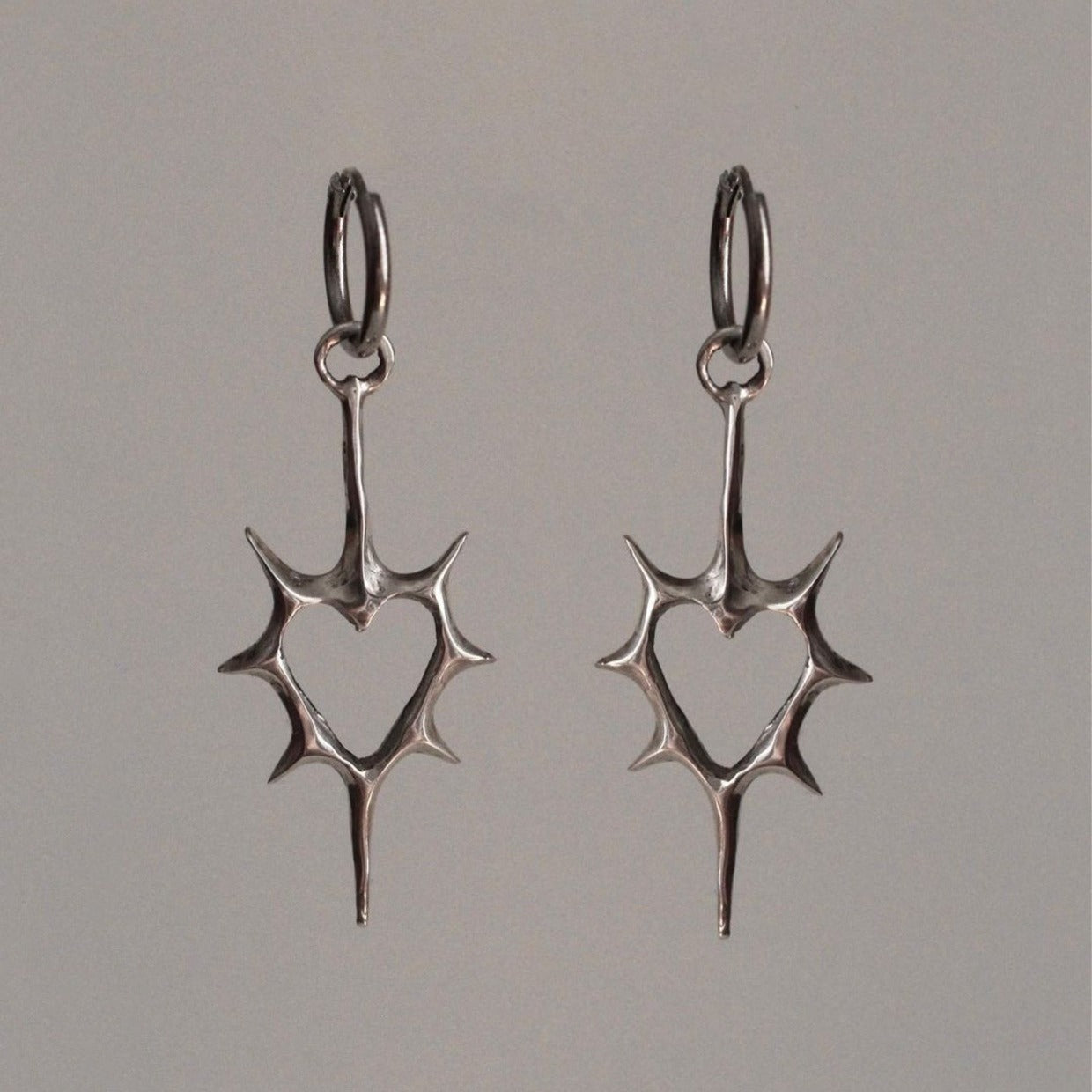 New Special-interest Design Hollow Thorns Peach Heart Earrings