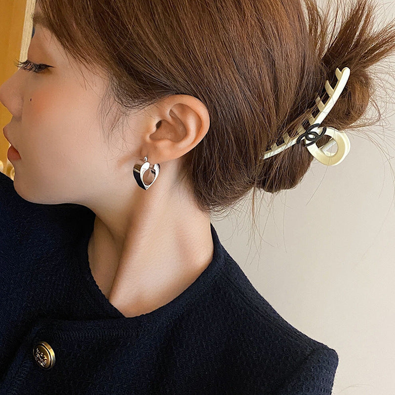 Love Metal Retro Elegant High Quality Earrings