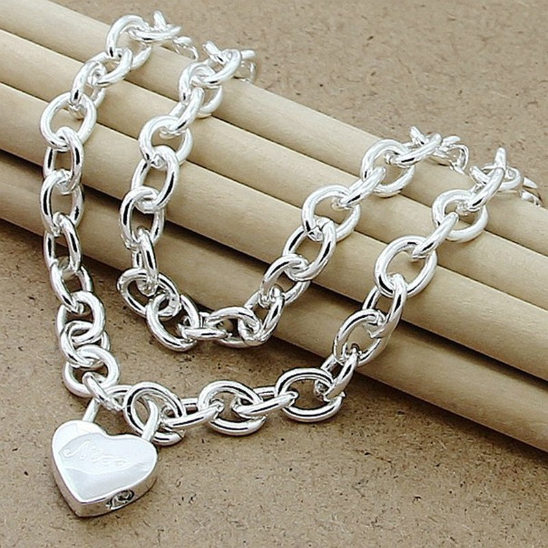Collier plaqué argent avec fermoir en forme de crevette et serrure en forme de cœur