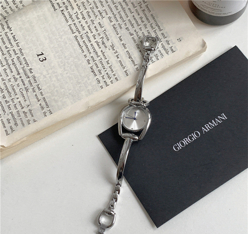 Niche Rétro Artistique Cadran Bracelet En Acier Montre Pour Femme