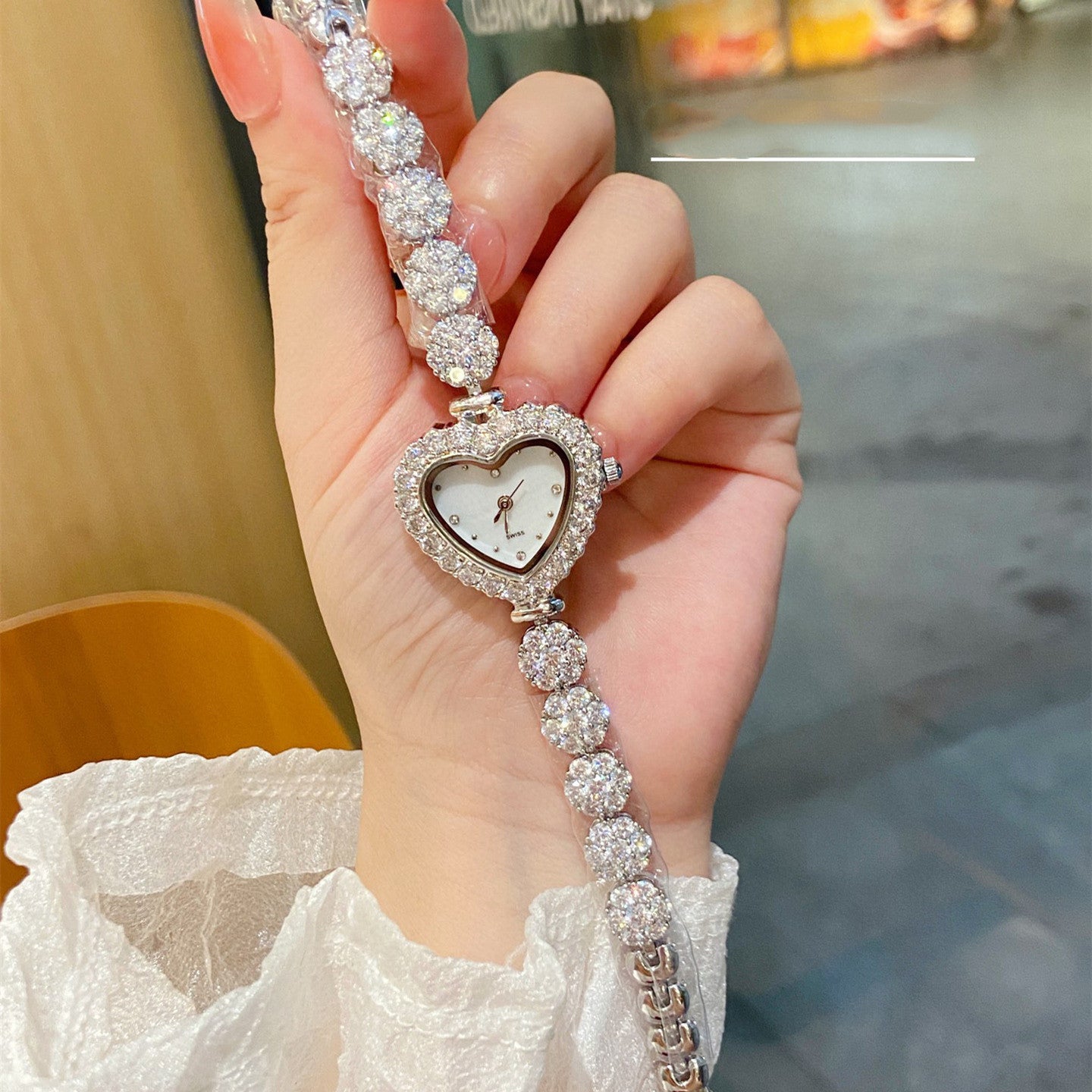 Reloj de espina de pescado con diamantes informal a la moda para mujer