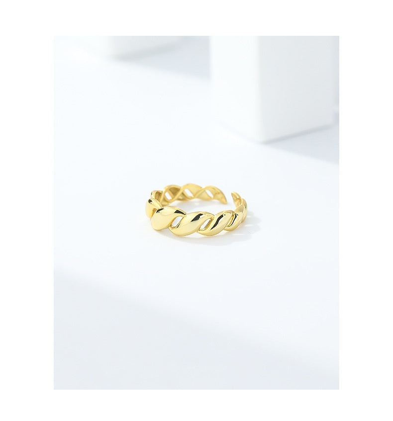 Retro Croissant Female Niche Ring