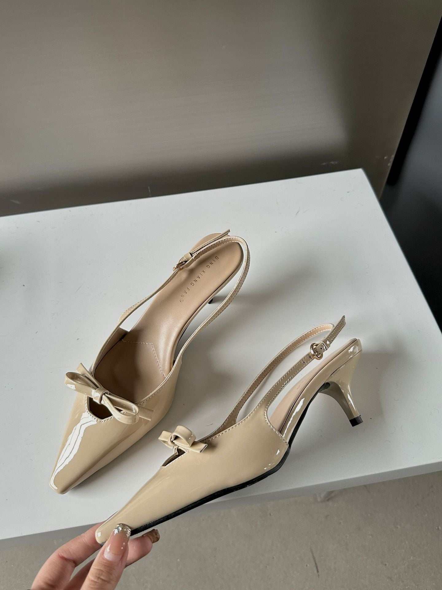 Sandales d'été à talons hauts et bout fermé