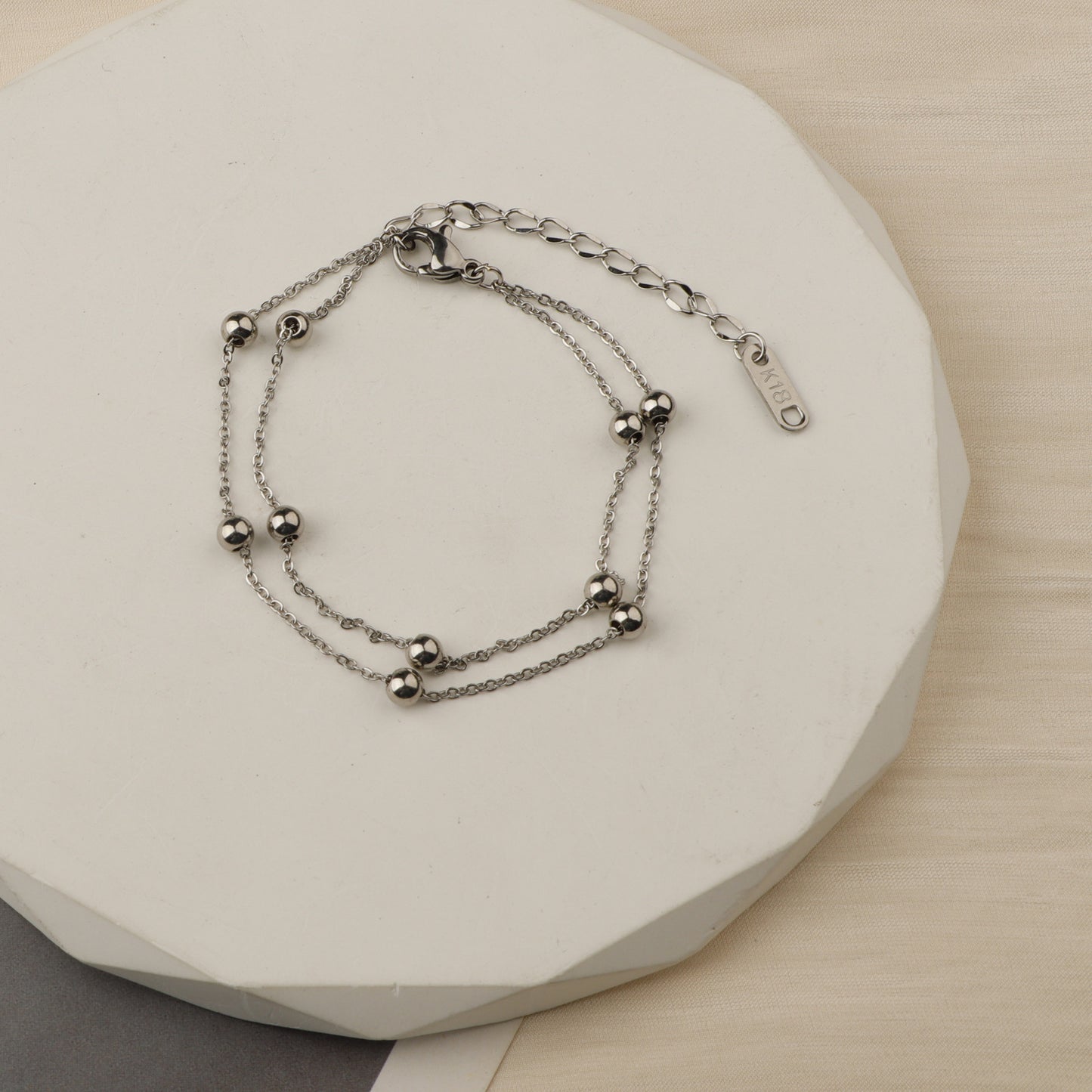 Le bracelet de perles double couche en acier titane ne se décolore pas dans le ciel étoilé