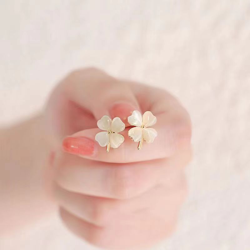 Niche Design Small Delicate Earrings