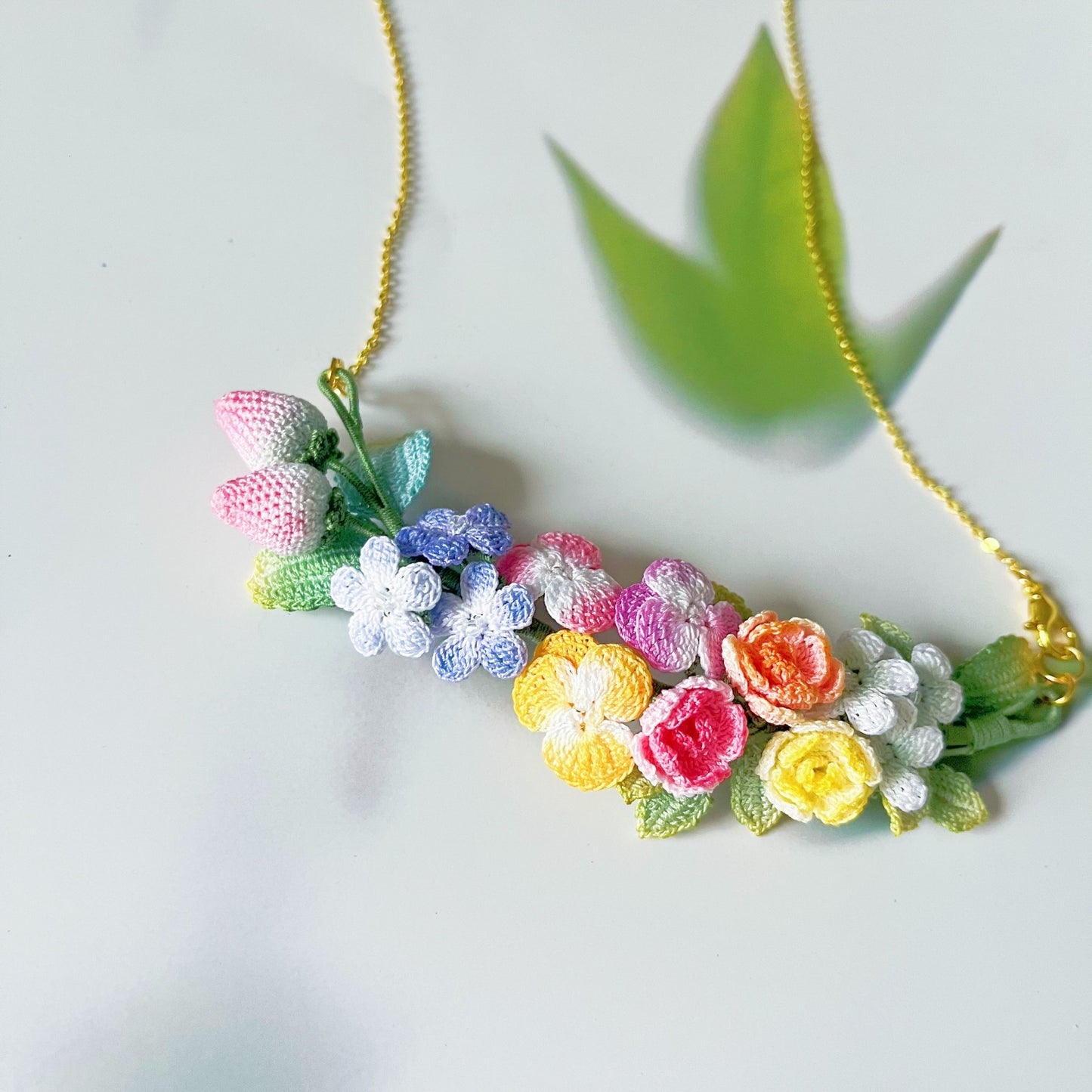 Collier de bouquet fini tissé à la main