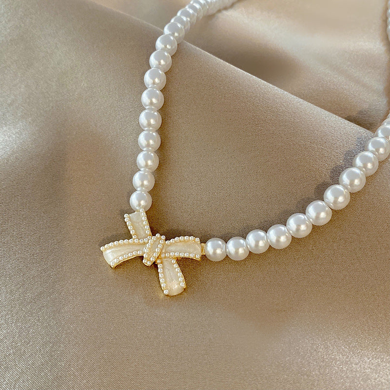 Short Temperamental Clavicle Chain Bow Necklace