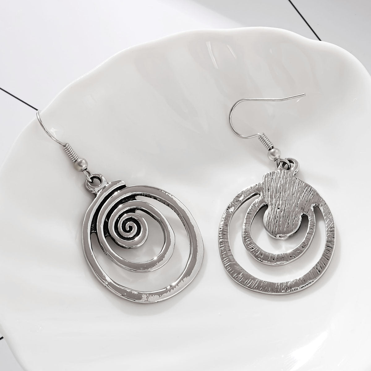 Boucles d'oreilles rétro géométriques en spirale en détresse, personnalité