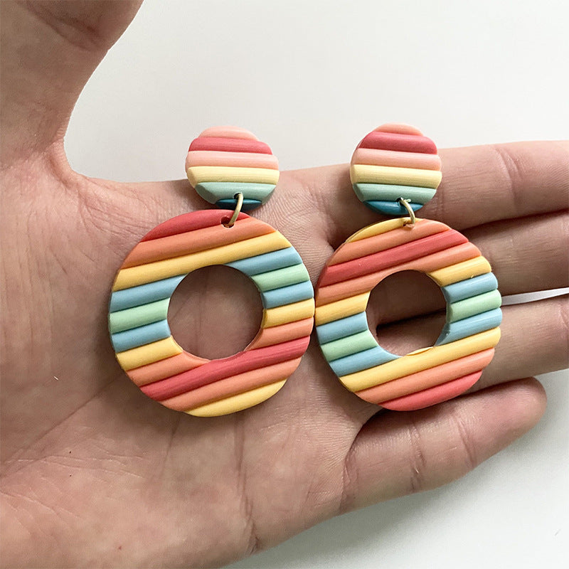 Pendientes de arcilla polimérica agregada Brickearth Rainbow Bar Arte multicolor