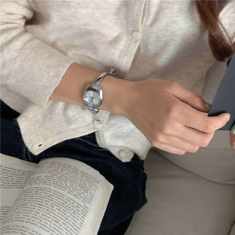 Niche Rétro Artistique Cadran Bracelet En Acier Montre Pour Femme
