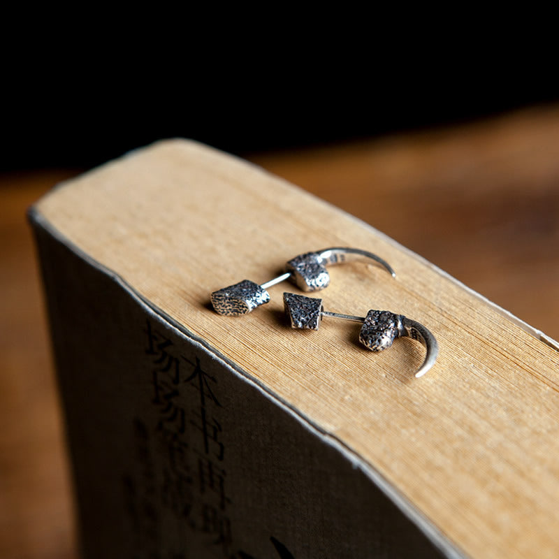 925 Creative Eagle Claw Ear Studs Silver