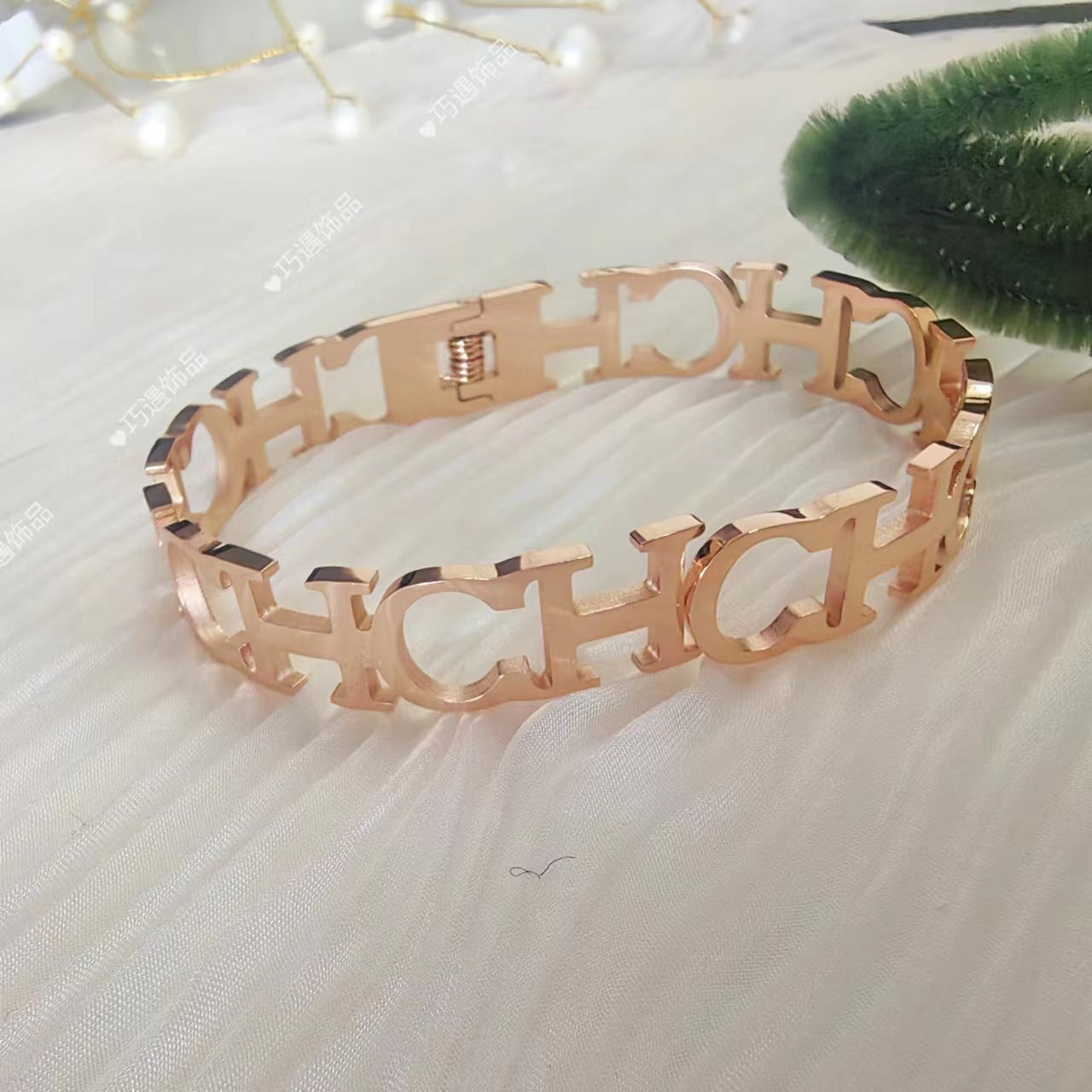 Bracelet à lettres en acier inoxydable, niche, ne se décolore pas, en forme d'œuf, fermeture à ressort creuse