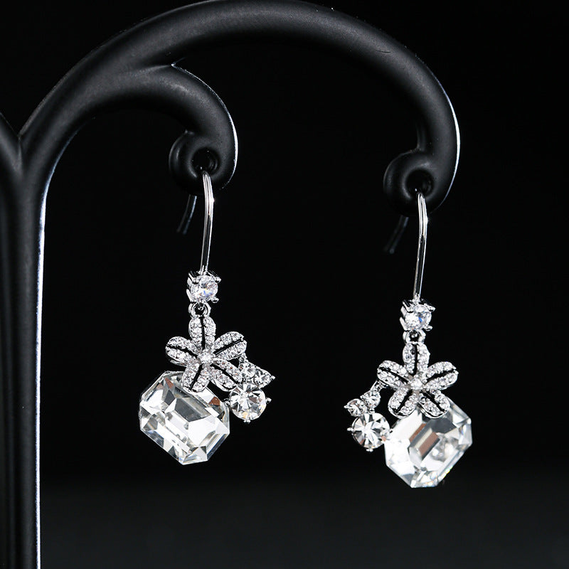 European And American Simple Design Small Flower Shape Trendy Earrings