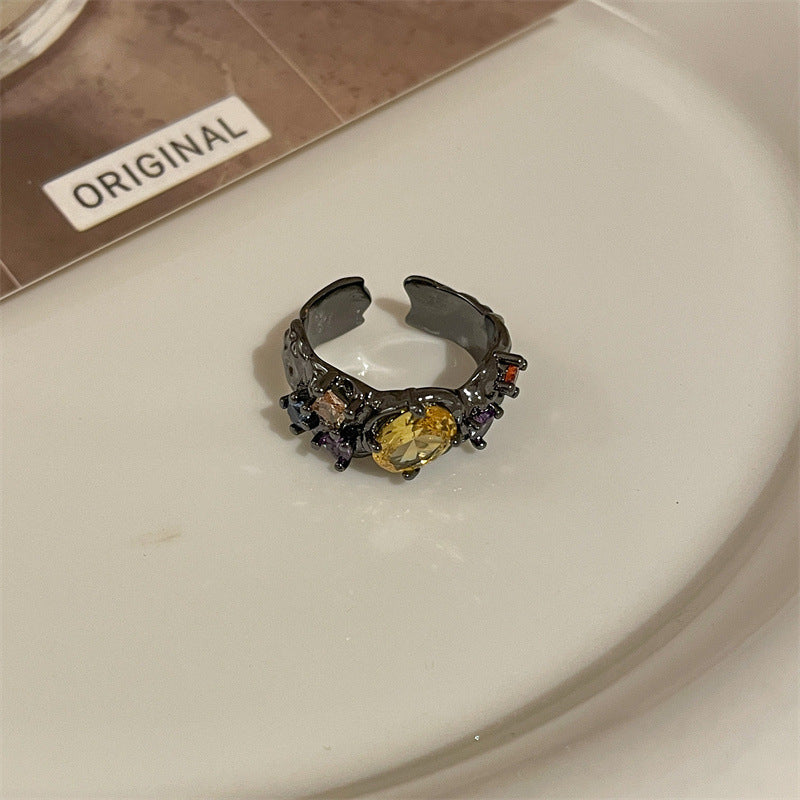 Anillo de cristales de colores irregulares Diseño de nicho femenino