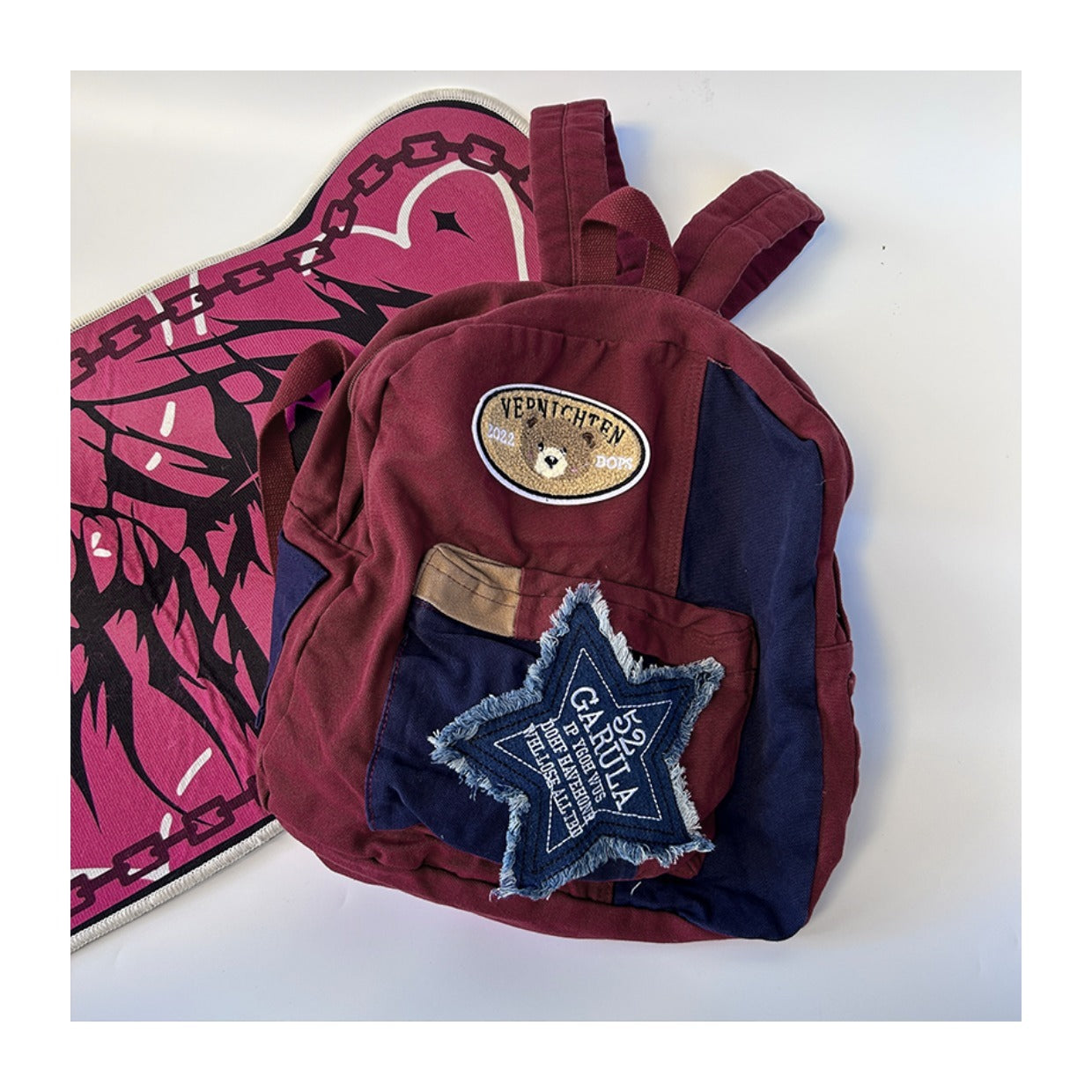 La mochila retro americana de un estudiante de secundaria es un nicho