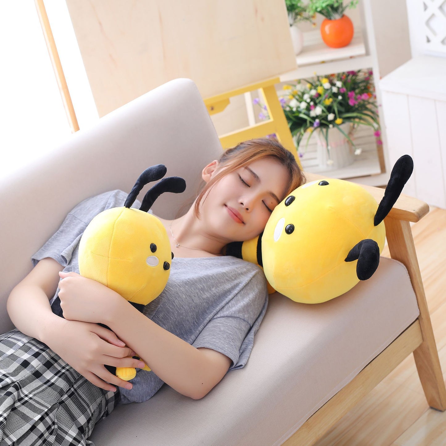 Jouet en peluche doux en forme d'abeille