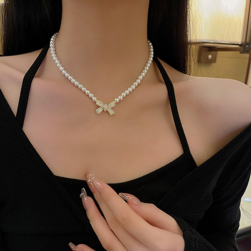 Short Temperamental Clavicle Chain Bow Necklace