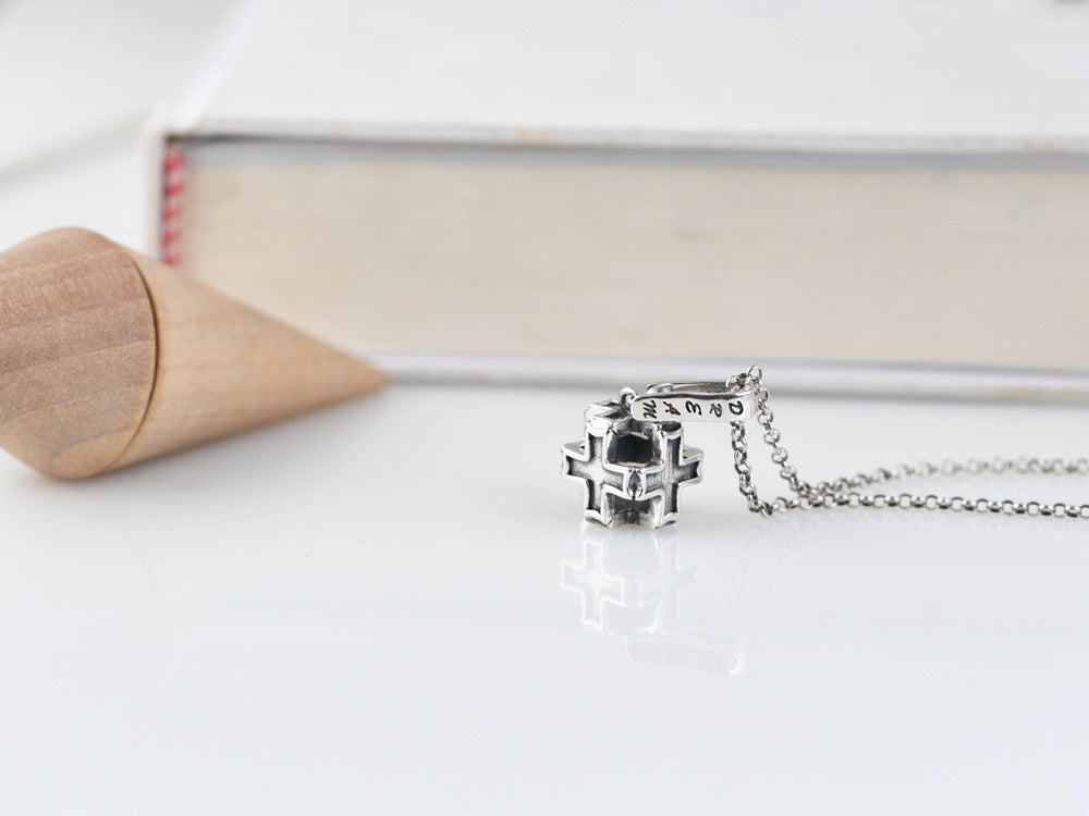 Pendentif carré en croix de bijoux Niello en détresse rétro