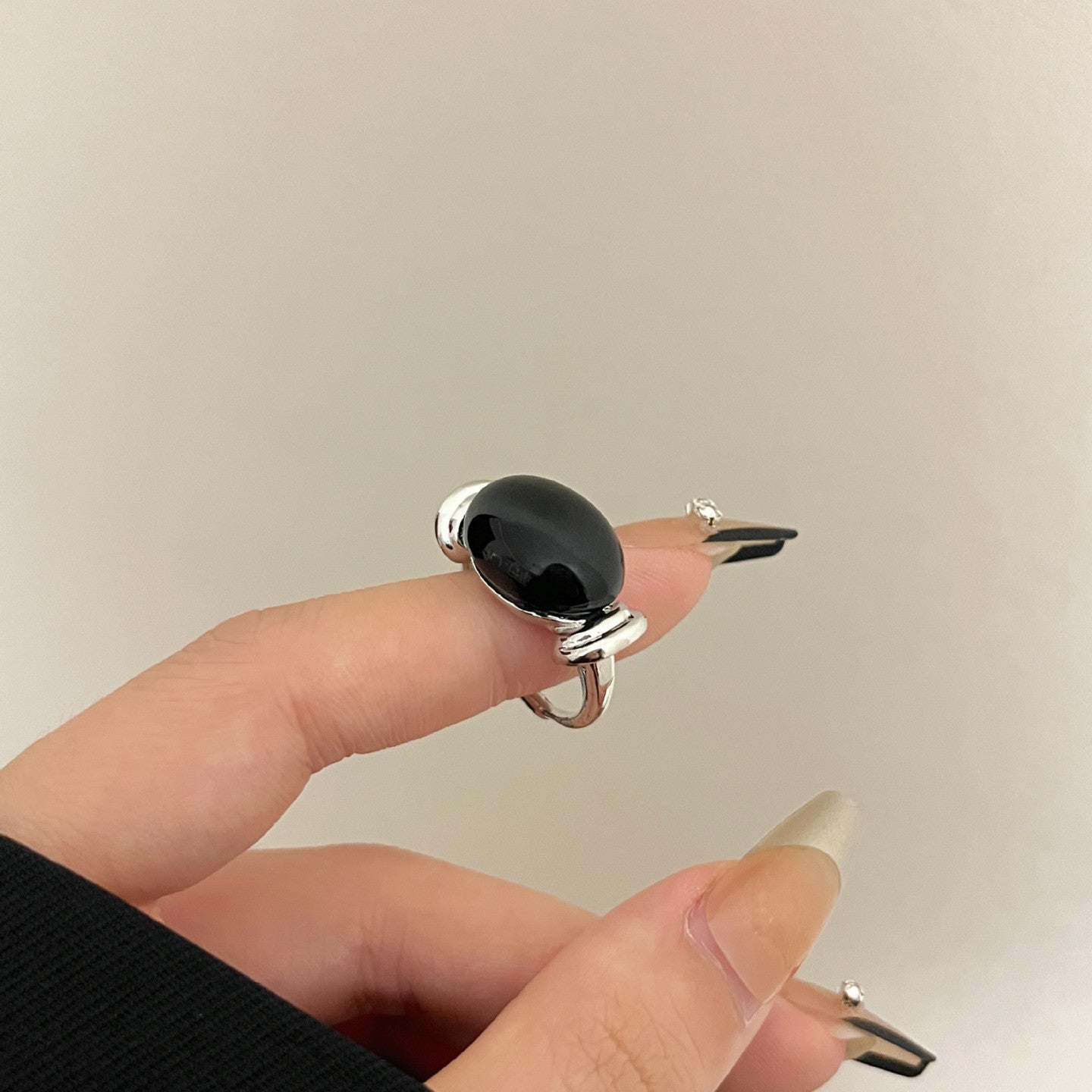 French Retro Black Agate High-grade Metal Ring Women's Light Luxury Fashionable Twin Ring