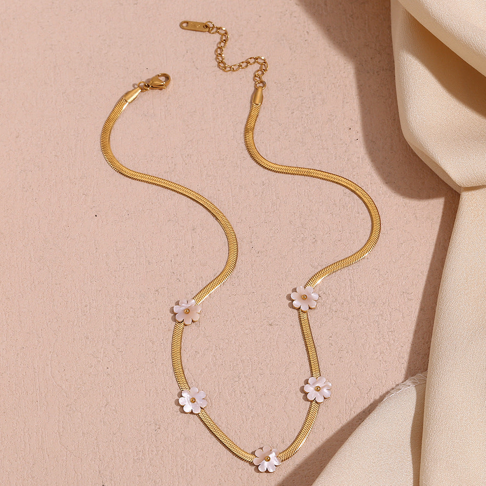 Collier de fleur de coquille de chaîne de lame d'or 18K d'intérêt spécial de mode