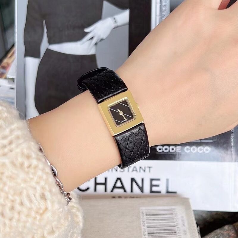 Montre en cuir pour femme au design rétro carré