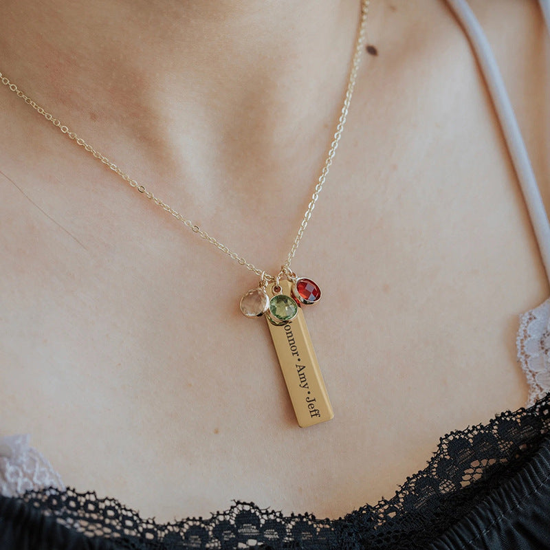 Collier long gravé avec pierre de naissance de douze couleurs