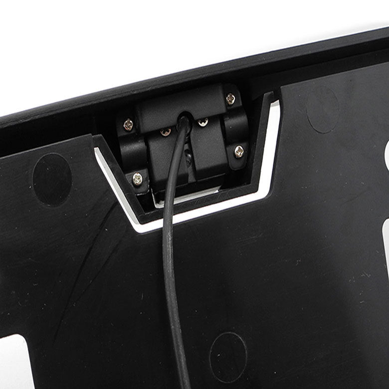 Marco de matrícula de coche con lámpara