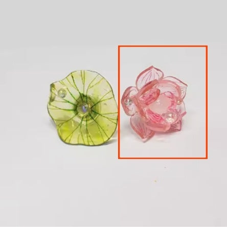 Mini boucles d'oreilles thermorétractables en forme de petit lotus