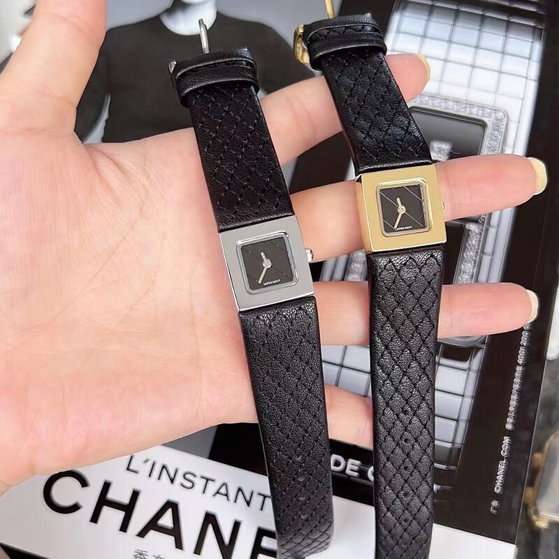 Montre en cuir pour femme au design rétro carré