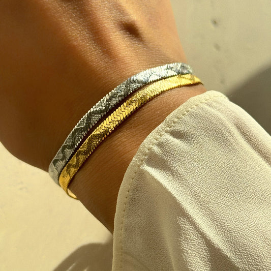 Costume de bracelet en or et argent à motif en relief