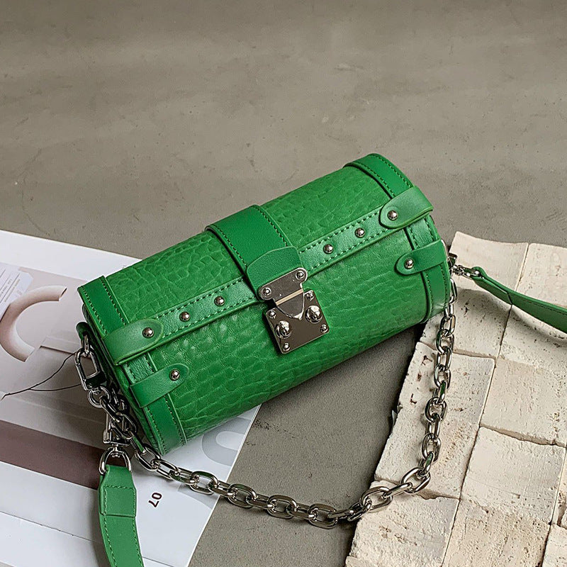 Sac à bandoulière cylindrique en peau de mouton