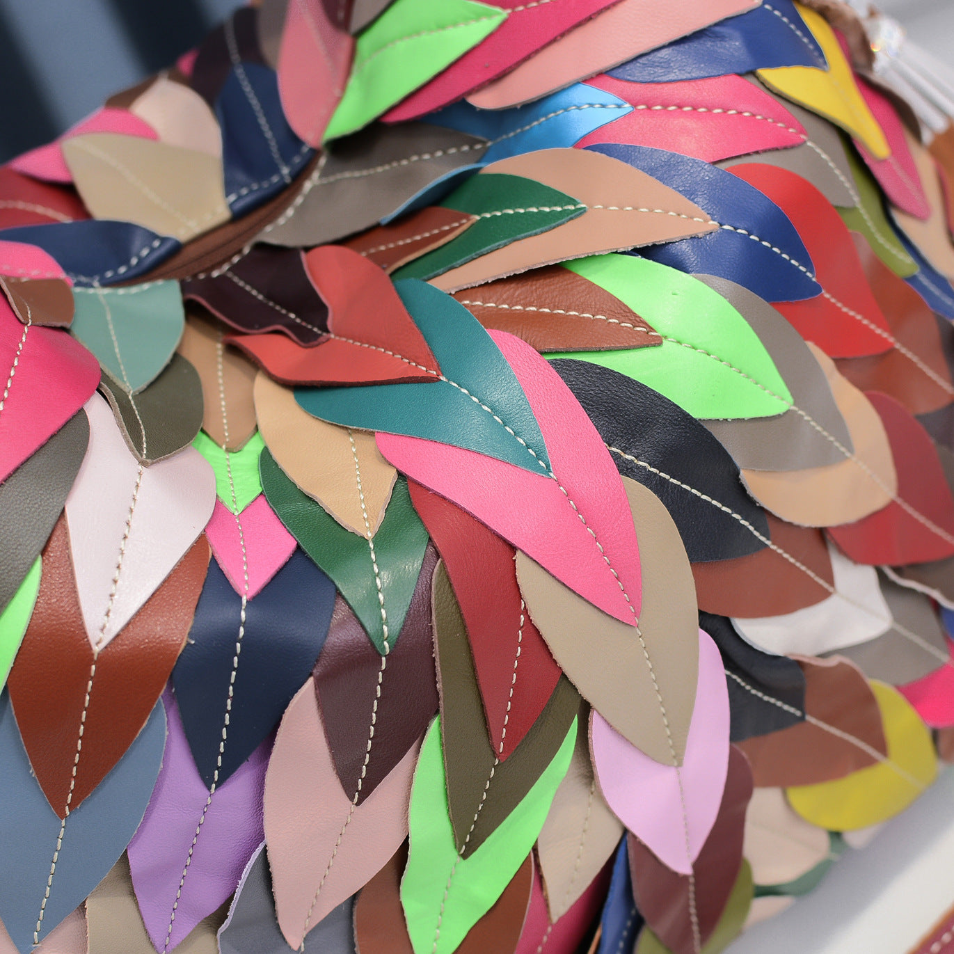 Sac à bandoulière en cuir souple de grande capacité pour femmes, avec couture de feuilles