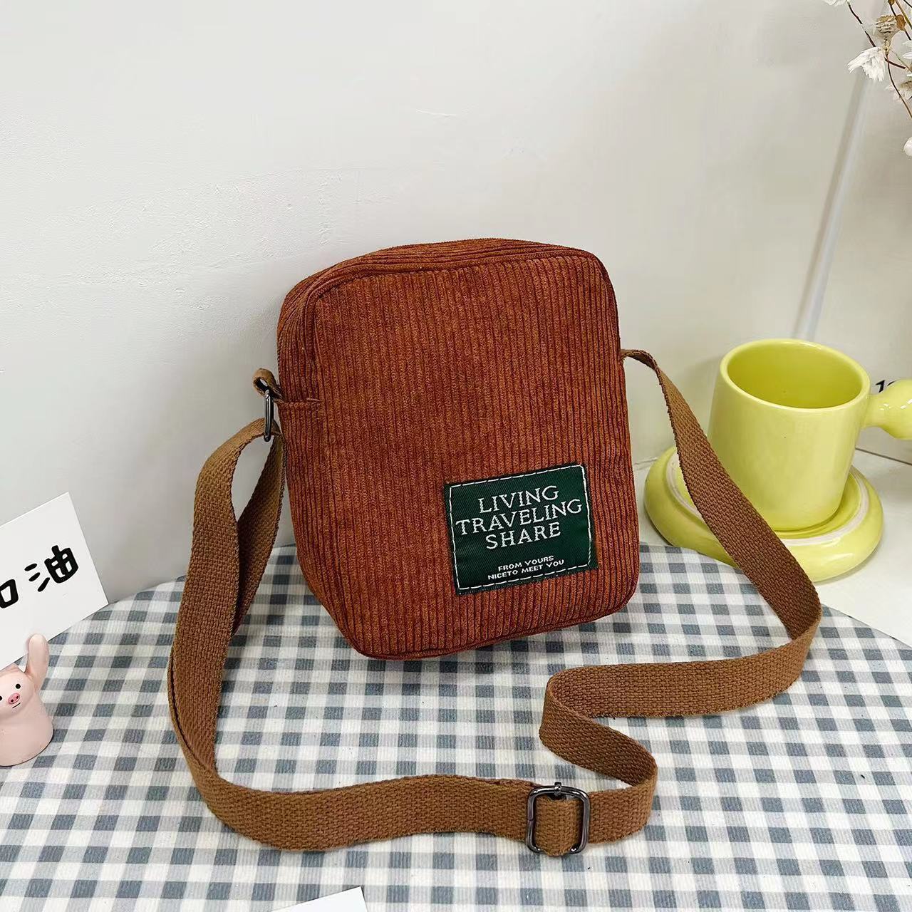 Bolso de mujer de pana retro fácil a juego