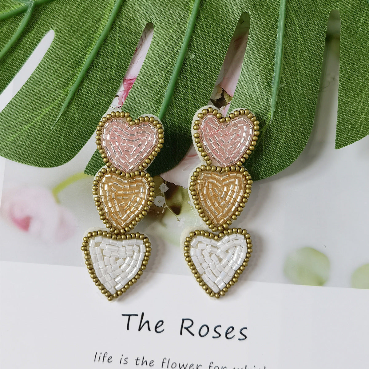 Pendientes artísticos de moda para el día de San Valentín con forma de corazón de tres capas con cuentas hechas a mano de tela de cercanías
