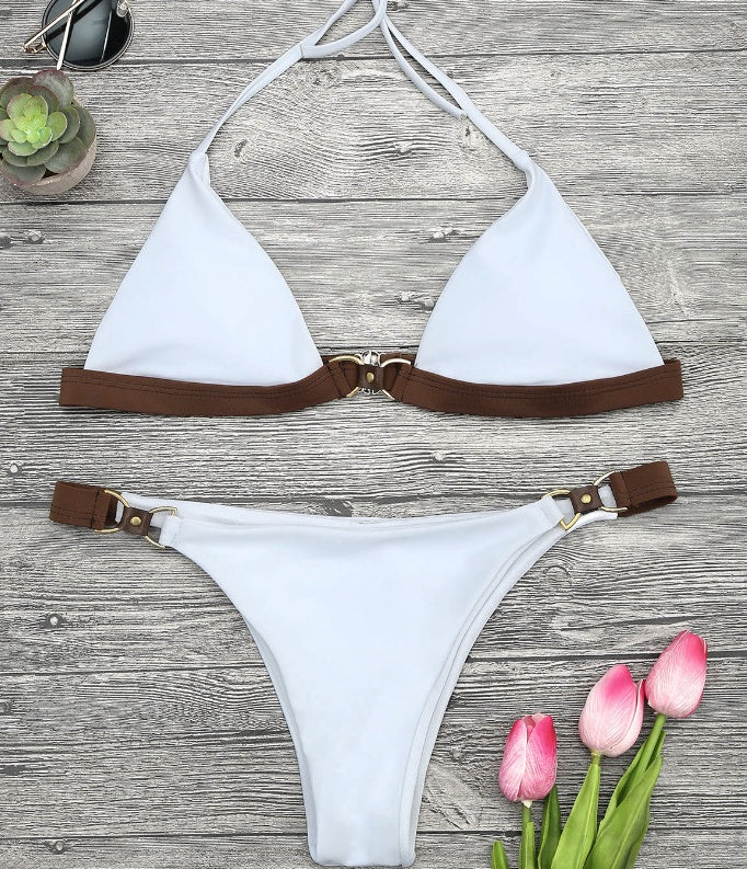 Nuevas damas europeas y americanas dividen el bikini.