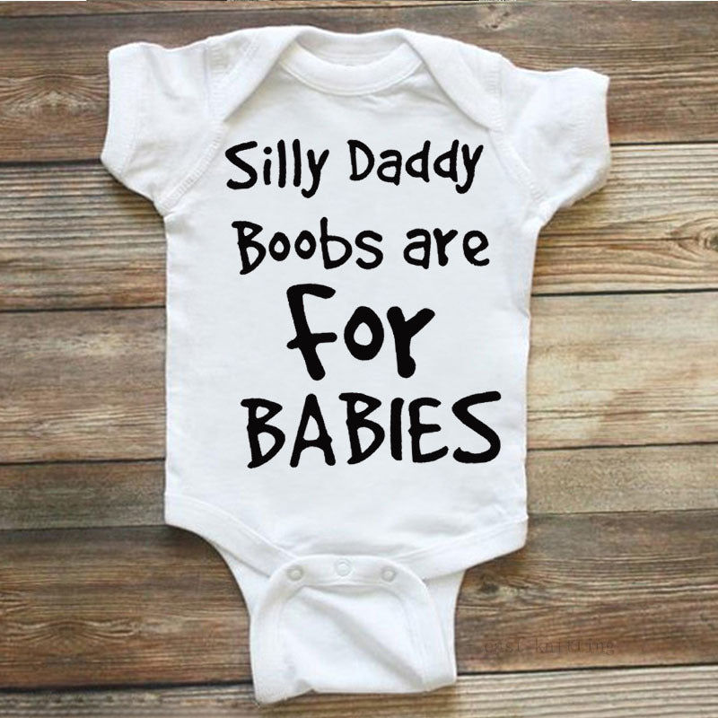 Les seins idiots de papa sont pour les bébés