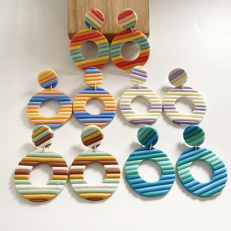 Pendientes de arcilla polimérica agregada Brickearth Rainbow Bar Arte multicolor