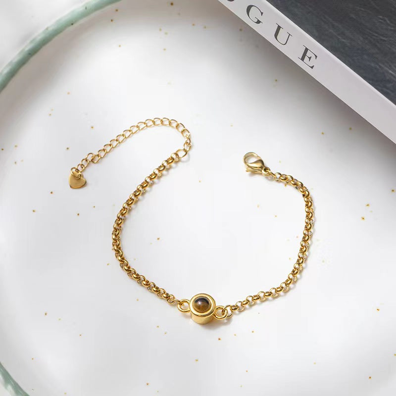 Pulsera retráctil de nanoproyección microtallada